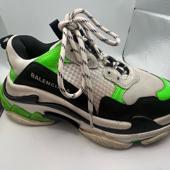 Balenciaga Triple S Chunky Sneaker
Size EU 39 - Picture 2 of 10